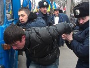 Защиту Тимошенко и депутатов в Харькове забросали дерьмом