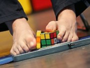 В Харькове будут собирать кубик Рубика ногами