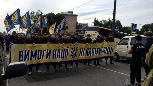 В Киеве «азовцы» митингуют против выборов на Донбассе
