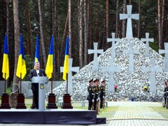 Порошенко в Быковне провожали криками «Ганьба»