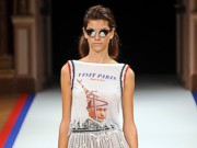 Немецкий дом мод представил в Париже коллекцию с портретами Путина