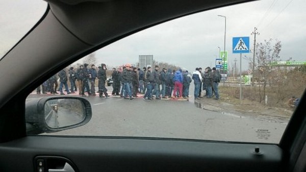 Во Львовской области сотни шахтеров перекрыли международную трассу