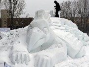 В Киеве слепили 30-метровую скульптуру из снега