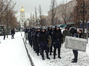 Бойцы внутренних войск окружили Майдан