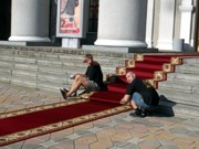 Донецк встречает Януковича: Пустые улицы и «избранные» с паспортами