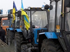 В Украине аграрии перекрыли центральные трассы