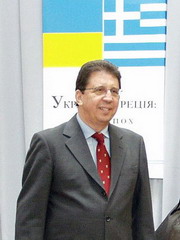 Скандал с греческим консулом обещают урегулировать
