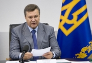 Янукович, Азаров и Литвин поздравили юношей и девушек