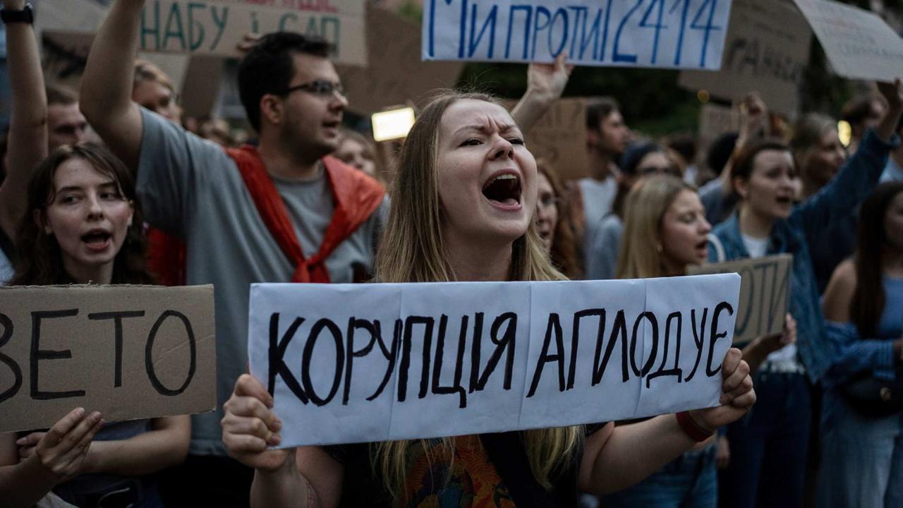 Закон против НАБУ: The Economist говорит о «панике» в окружении Зеленского