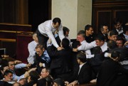 В Верховной Раде произошла массовая драка депутатов
