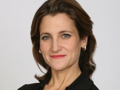 Министр международной торговли Канады сложила присягу на украинской Библии