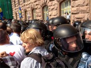 Драка под Киеврадой: Яценюку разбили очки