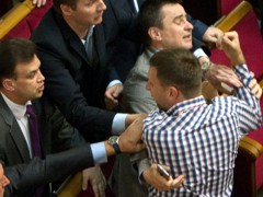 Драка в Раде: Парасюк напал на нардепа от Оппоблока