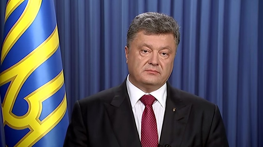 Порошенко назвал «ударом в спину» кровавые беспорядки у стен Рады