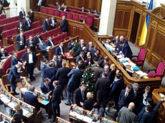 Депутаты заблокировали трибуну ВР, Гройсман объявил перерыв