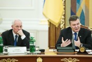 Янукович обвинил Кабмин Азарова в саботаже