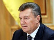 Янукович принял отставку Азарова