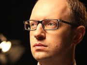 Яценюк объявил о начале сбора подписей за отставку правительства