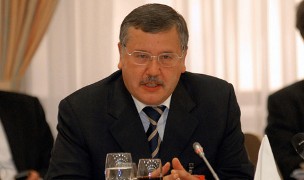 Гриценко требует уволить министра обороны Михаила Ежеля