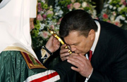 Патриарх Кирилл наградил Януковича орденом