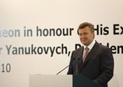 Янукович отбыл из Гонконга в Шанхай