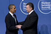 Обама поблагодарил Януковича за высокообогащенный уран
