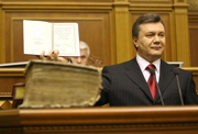 Янукович намерен изменить Конституцию