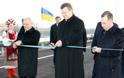 Янукович открыл окружную дорогу в Донецке