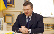 Янукович уволил ряд высокопоставленных чиновников