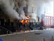 В Киеве загорелся ресторан, улицу окутал густой дым
