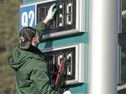 В Украине АЗС начали снижать цены на топливо