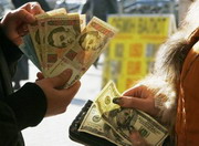 Официальный курс гривни упал до рекордного уровня