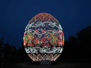 В центре Киева установят огромное светящееся яйцо