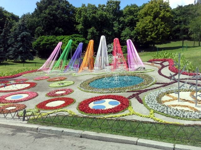 В Киеве открылась футуристическая выставка цветов «Город будущего»