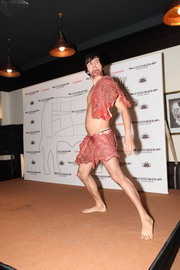 В Киеве показали одежду из сырого мяса