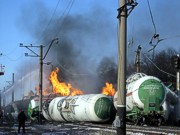Крупная ж/д авария в Донбассе: Горят цистерны с газом