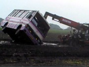 В Черкасской области ураган снес с дороги автобус, пострадало 7 человек