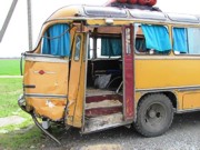 Под Каховкой пассажирский автобус попал под поезд: погибла женщина