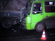 Под Харьковом автобус врезался в грузовик: погибла пассажирка