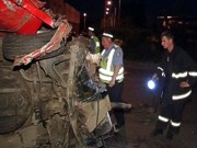 В Киеве BMW врезался в столб, двое погибших