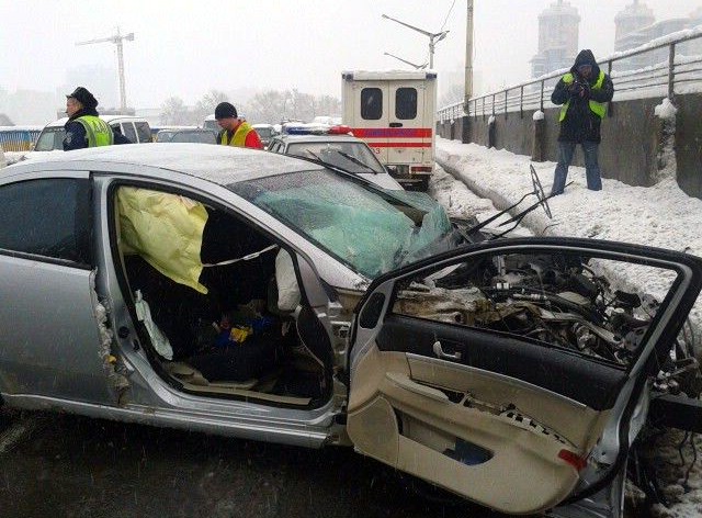 В Киеве на Броварском проспекте произошло крупное ДТП, есть погибшие