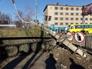 В Константиновке бронемашина военных задавила восьмилетнюю девочку