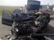 В Крыму иномарка с пьяной молодежью врезалась в фуру: 4 пострадавших