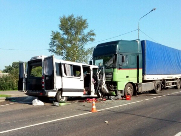 Два украинских авто столкнулись под Курском: 5 человек погибли