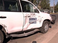 В Луганске автомобиль миссии ОБСЕ столкнулся с троллейбусом