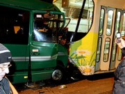 В Донецке автобус с болельщиками ФК «Шахтер» врезался в трамвай. Есть пострадавшие