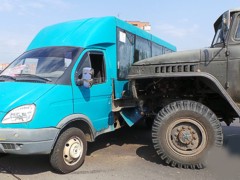 В Славянске военный грузовик врезался в маршрутку: есть пострадавшие