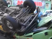 Милицейский УАЗ вызвал масштабную аварию в Днепропетровске