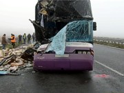 В Донецкой области рейсовый автобус врезался в грузовик: один человек погиб, двое травмированы