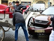 Курьезное ДТП во Львове: Повозка с лошадьми помяла Lexus с номерами Верховной Рады